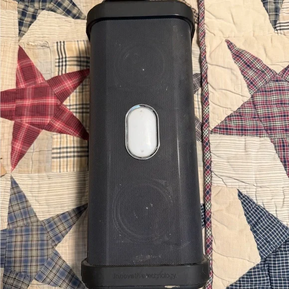 Black Bluetooth Tower Speaker With Charger - Picture 1 of 3